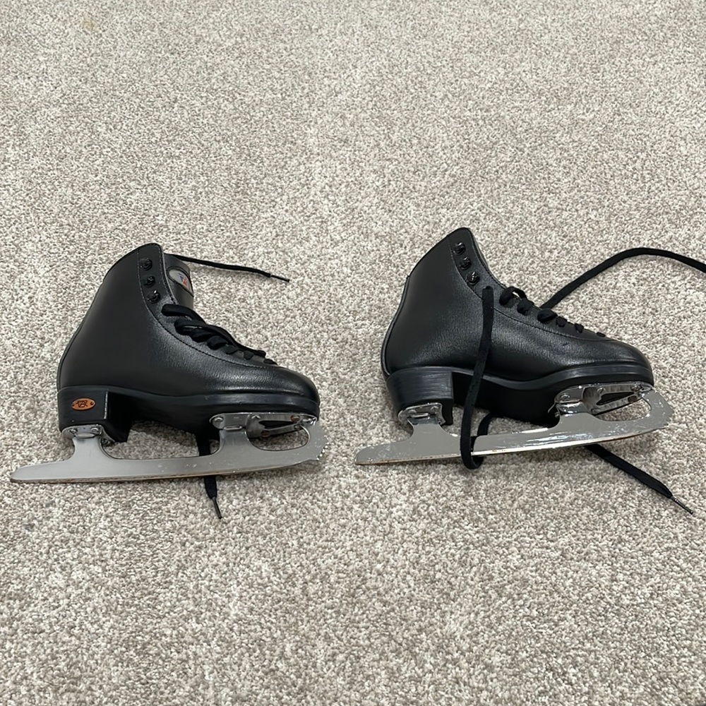 Riedell Black Ice Scates Kids Size 1 1/2